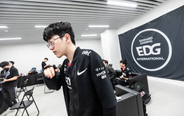 不敌霍芬海 不敌霍芬海